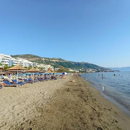 Trea - Despacito Port Side Apartment